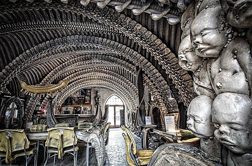 11 Giger Bar-Gruyeres-Suiza