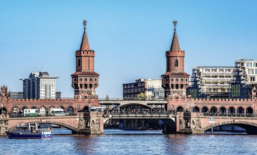 16 Puente-Berlín-Alemania