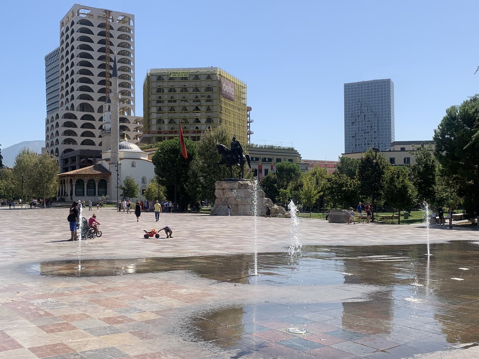 0 Plaza-Tirana-Albania