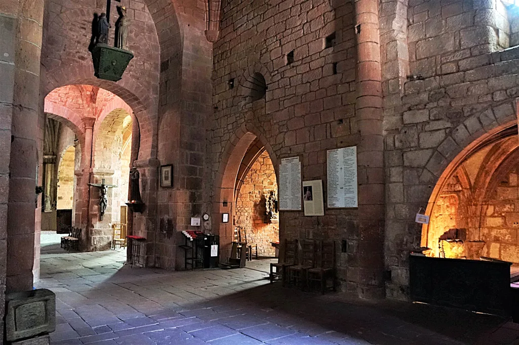 10 Catedral-Collonges-la-Rouge-Francia