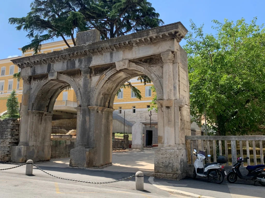 18 Puerta Dorada-Pula-Rovinj-Croacia