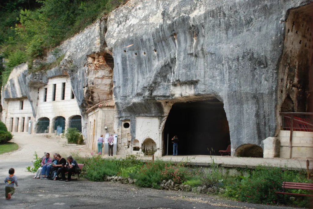 3 Cuevas-Abadía-Brantôme-Perigord-Francia