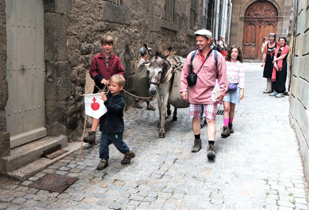 3 POergrinos-Le Puy-en-Velay-Francia