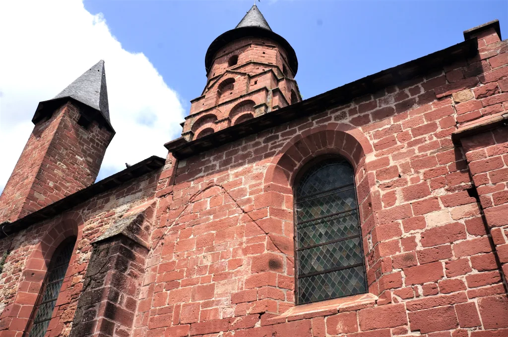9 Catedral-Collonges-la-Rouge-Francia