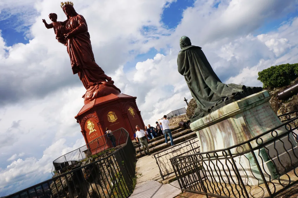 9 Notre Dame-Le Puy-Francia