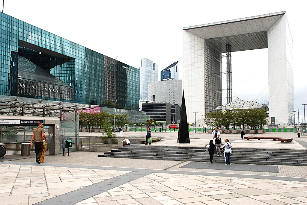13 Défense-París-Francia