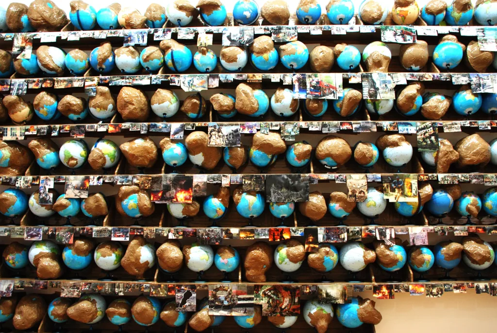 13 T. Hirschhorn-Centre Pompidou-París-Francia