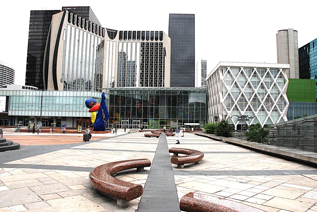 16 Défense-París-Francia