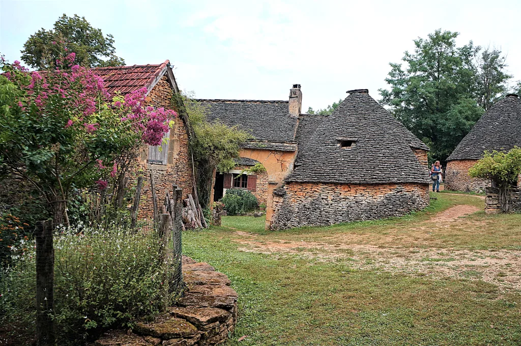 4 Cabanes de Breuil-Perigord-Francia