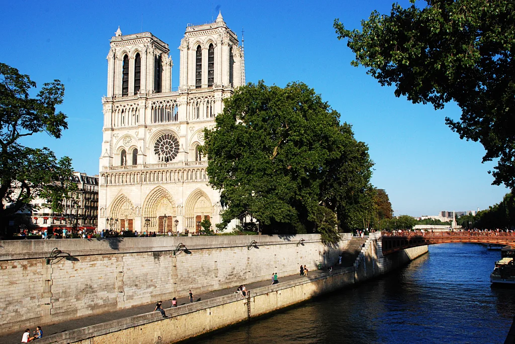4 Notre Dame-París-Francia