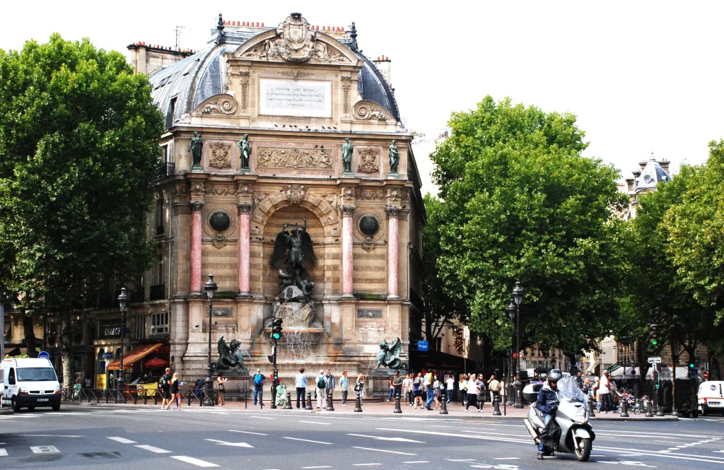 9 Saint Michel-París-Francia