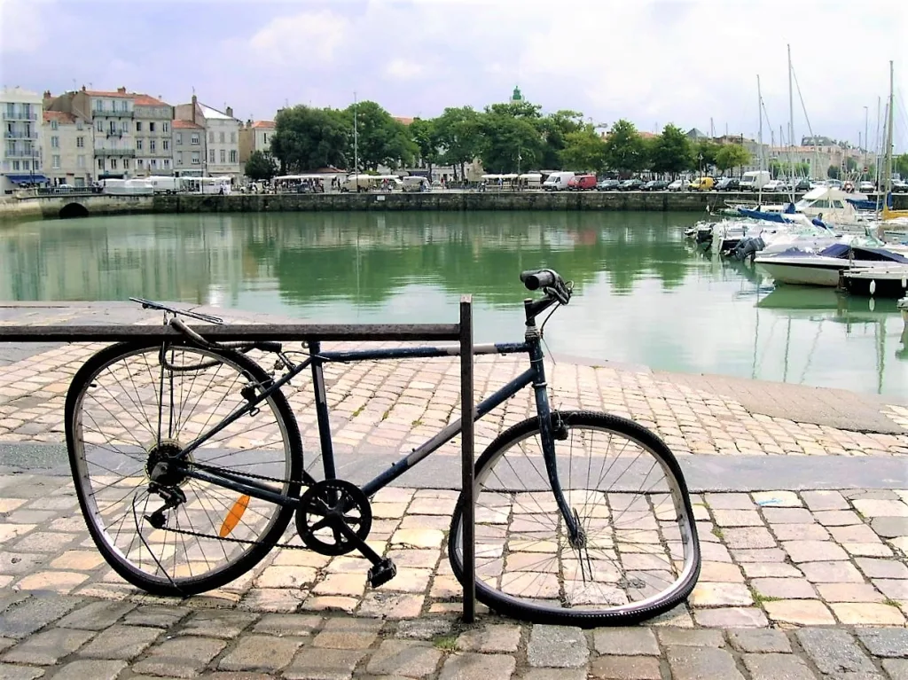 3 Bici Daliniana-La Rochelle-Aquitania-Francia