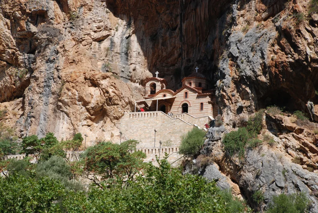 4 Iglesia en la roca-Epiro-Grecia4 Iglesia en la roca-Epiro-Grecia