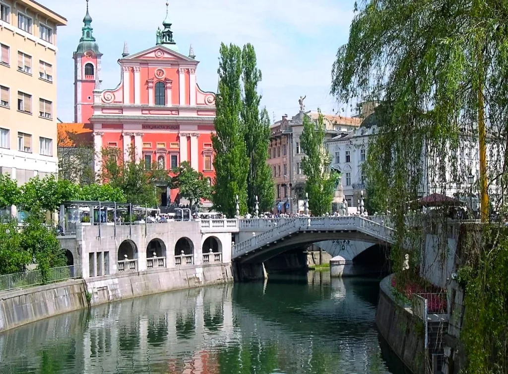 7 Plaza presenen-Ljubljana-Eslovenia