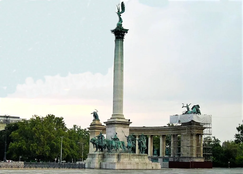 11 Plaza Heroes-Budapest-Hungría