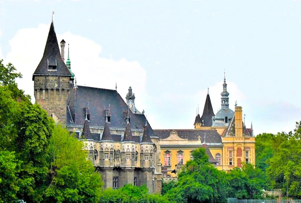 13 Castillo Vajdahunyad-Budapest-Hungría