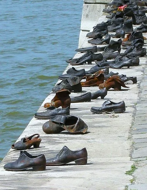 16 Memorial de los zapatios-Budapest-Hungr´ñia