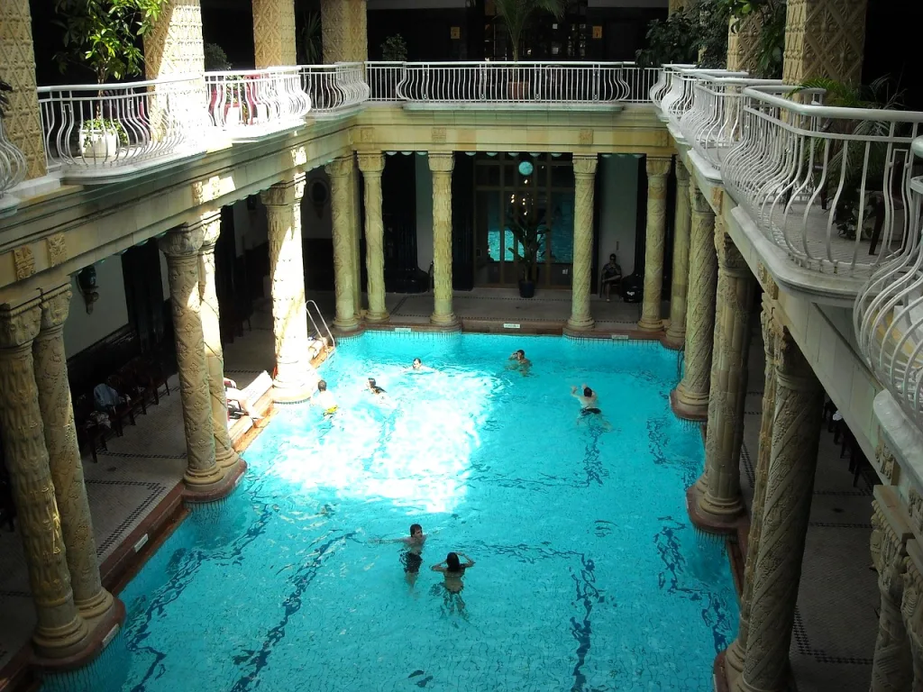9 Baños Gellert-Budapest-Hungría