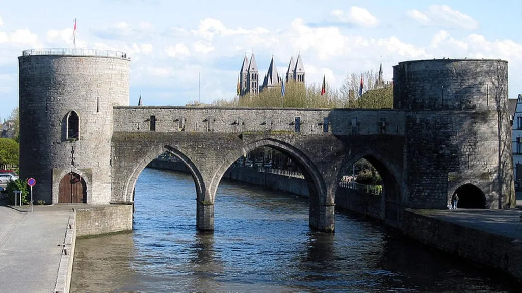 1 Tournai-Lovaina-Bérlgica