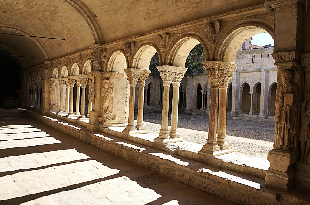 11 Claustro-Arl´çes-Provenza-Francia