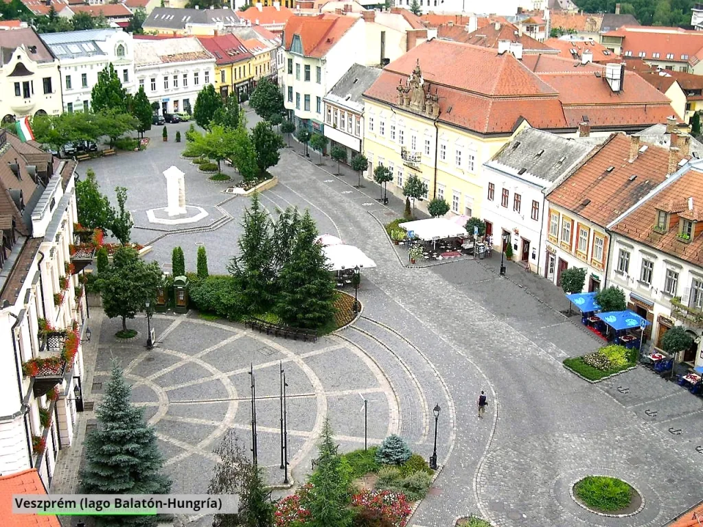 12 PlazaOvarós Ter-Balatón-hungría