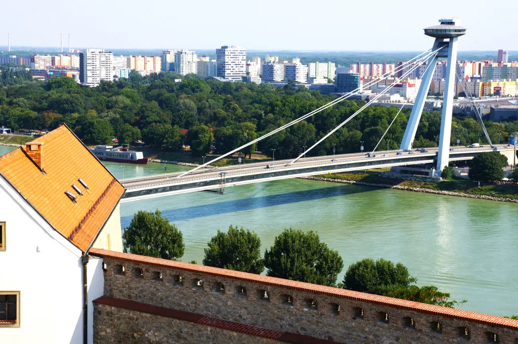 12 (Puente Ovn-Bratislava-eslovaquiua)