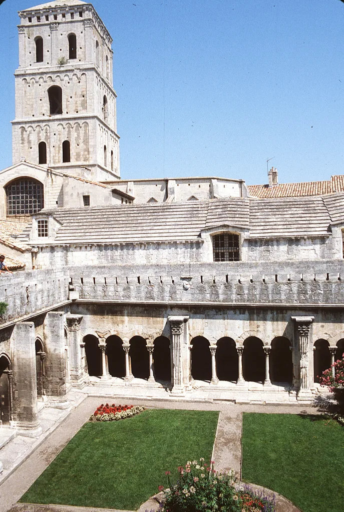 11 Claustro-Arl´çes-Provenza-Francia