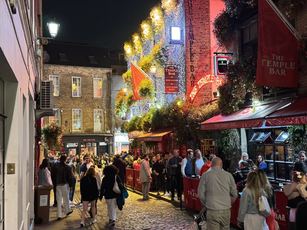 18 Temple Bar PUb-Dublín By Night-Irlanda