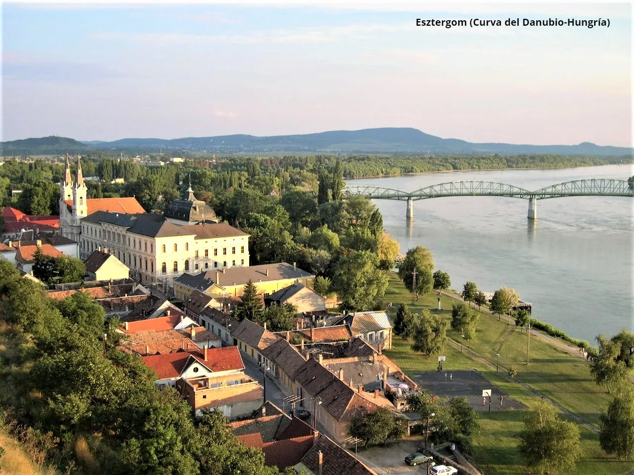 19 Curva Danubio Esztergom-Danubio-Hungría
