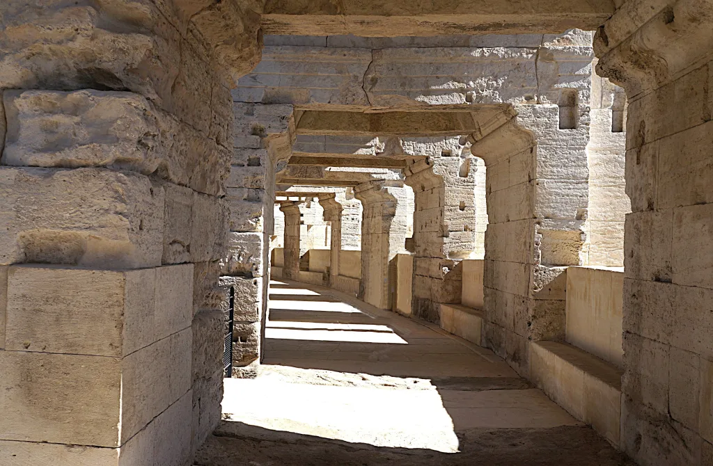5 Anfiteatro-Arlés-Provenza-Francia