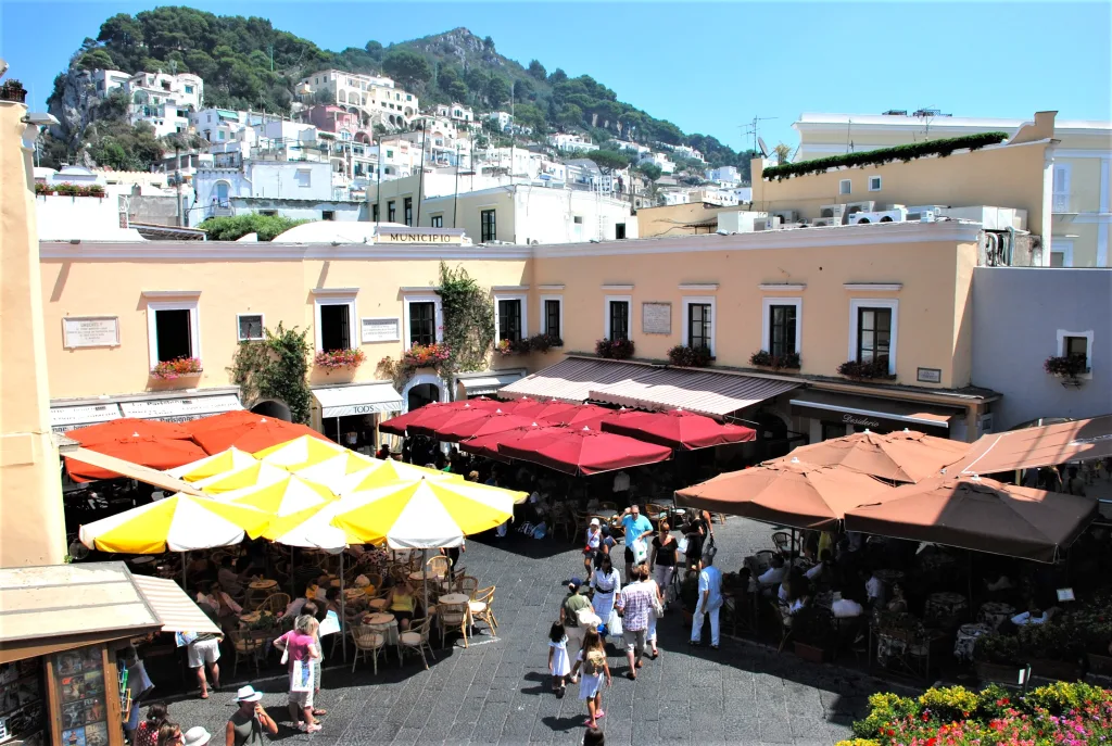 7 Plaza-Capri-Italia