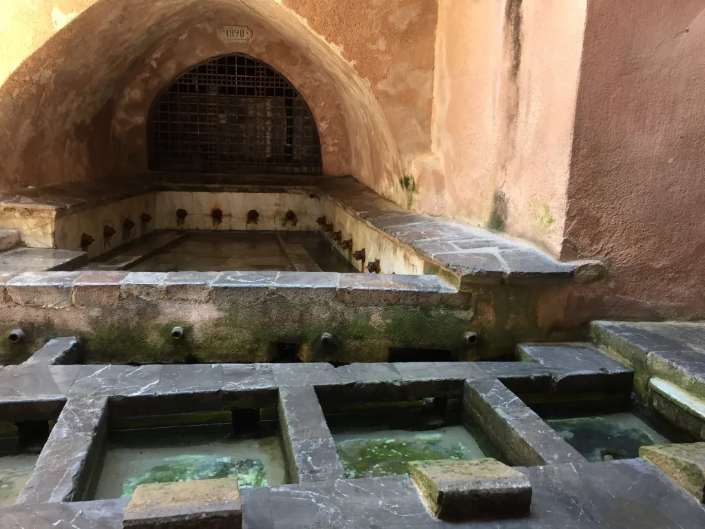 8 Lavadero Cefalú-Sicilia-Italia