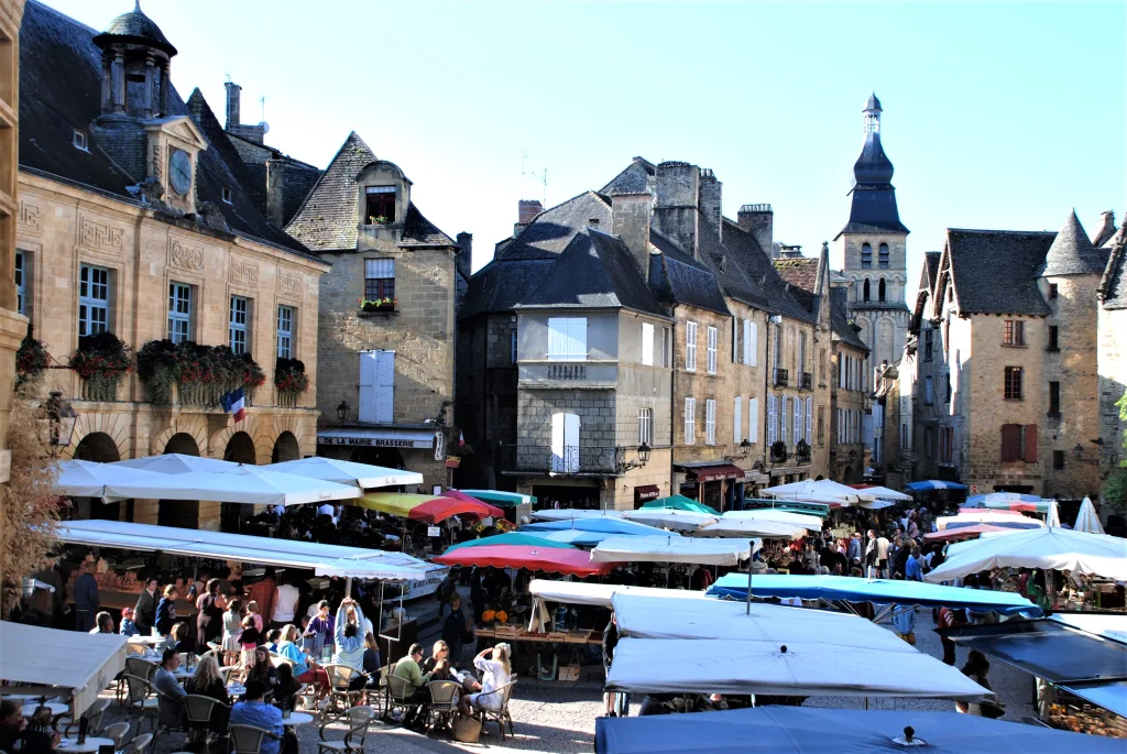 9 Puestos-Sarlat-Francia