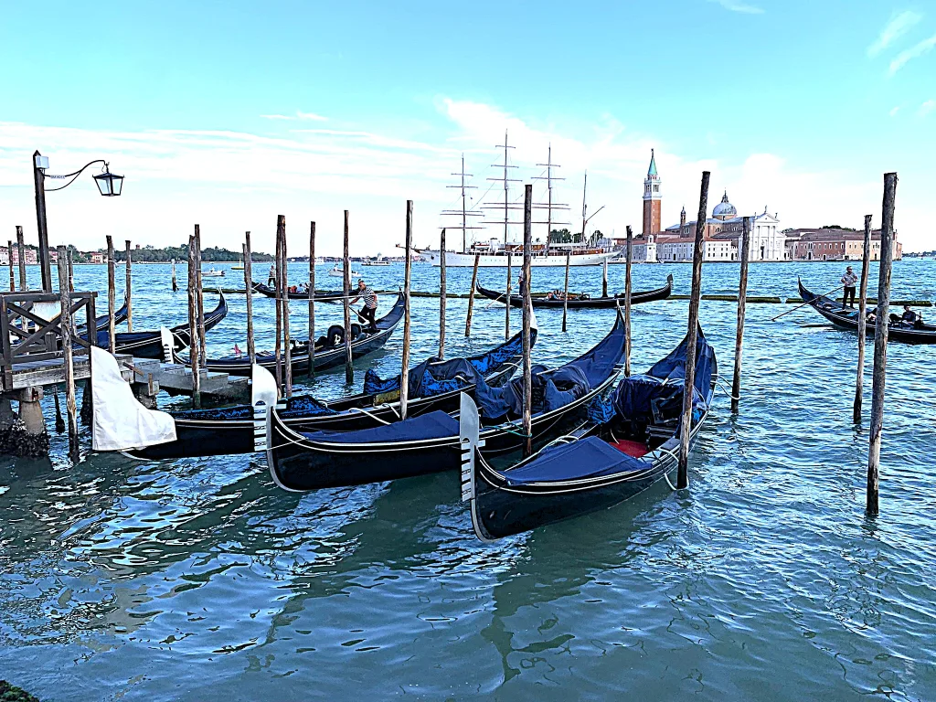 13 Góndolas-Venezia-Italia