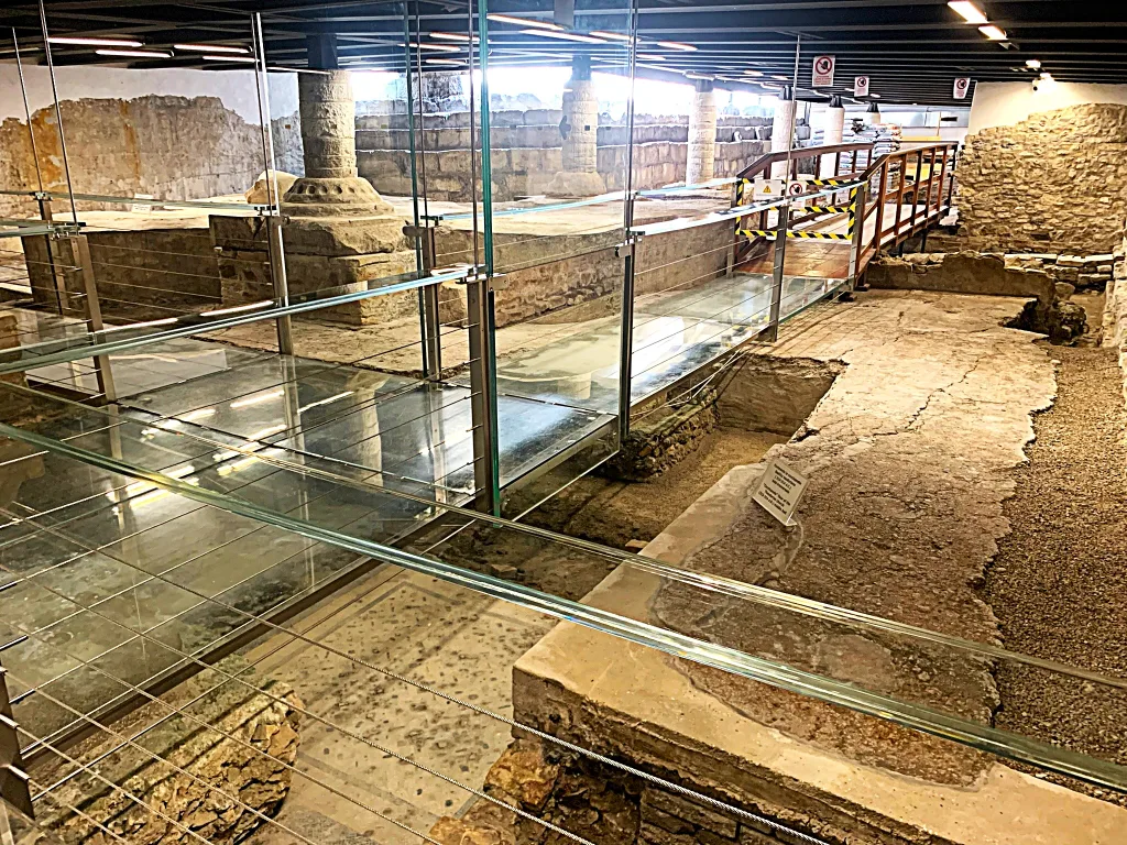 16 Cripta Excavaciones-Aquileia-Italia