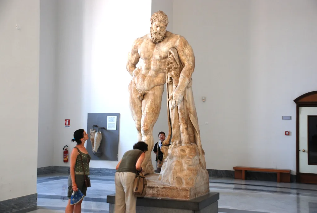 2 Hércules Farnesio-Arqueológico-Nápoles-Italia