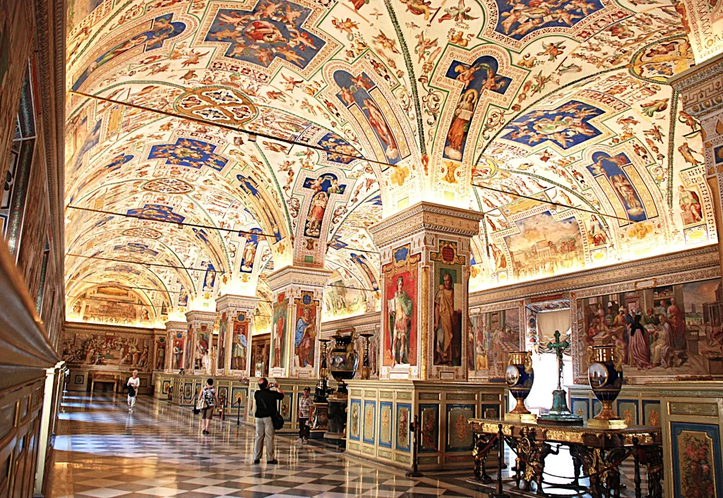 21 Galería Candelabros-Vaticano-Roma-Italia