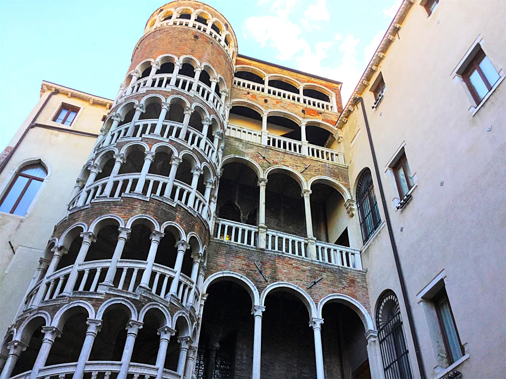 21 Palacio Contarini Bovolo-Venezia-Italia