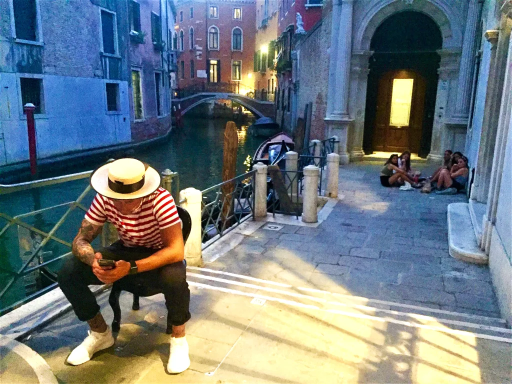 22 Gondolieri-Venezia-Italia