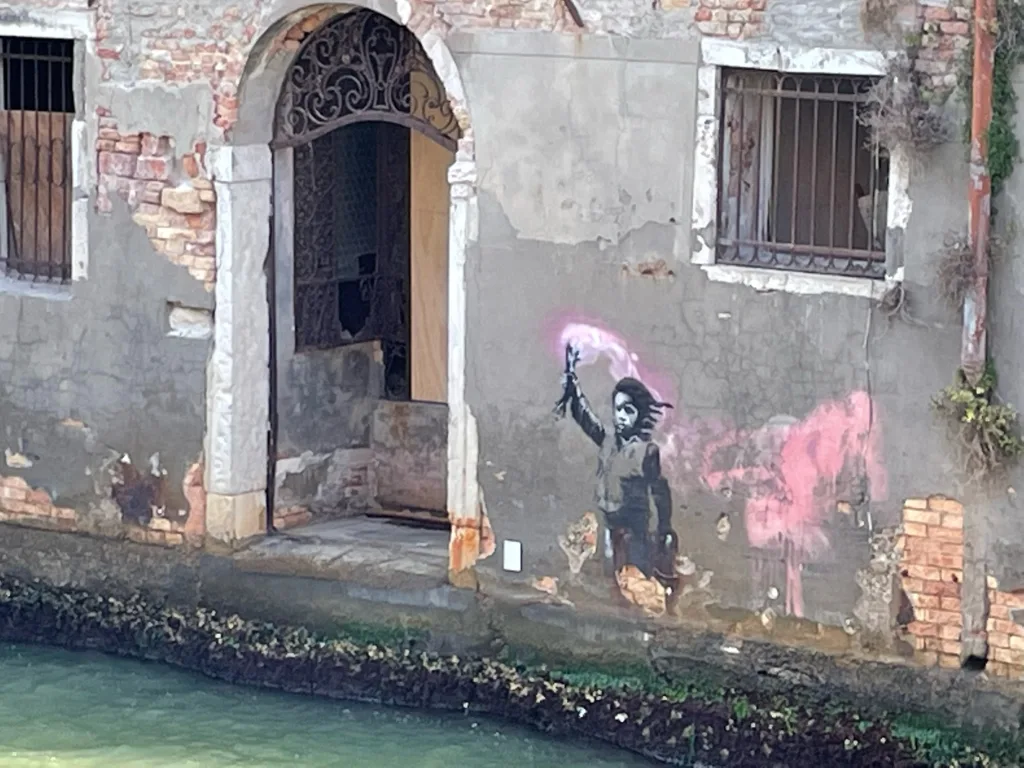 28 Niño Migrante-Banksy-Venezia-Italia