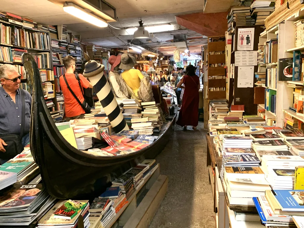 7 Librería-Venezia-Italia