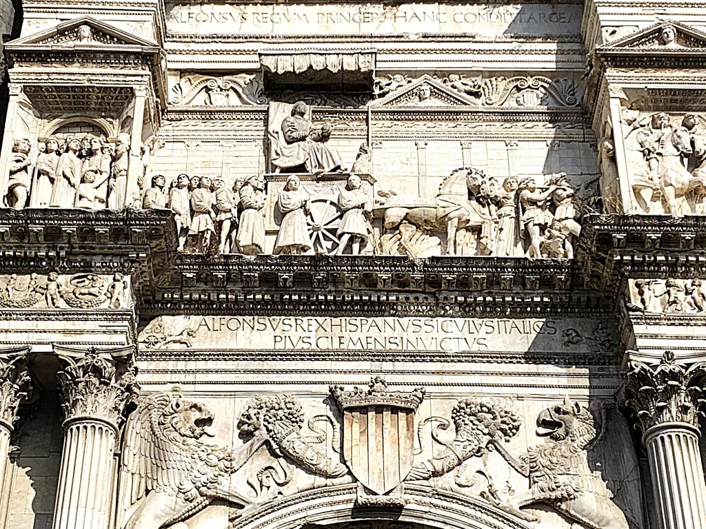 18 Castel Nuovo-Nápoles-Italia