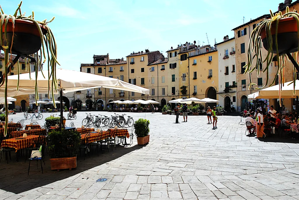 19 Anfiteatro-Lucca-Italia
