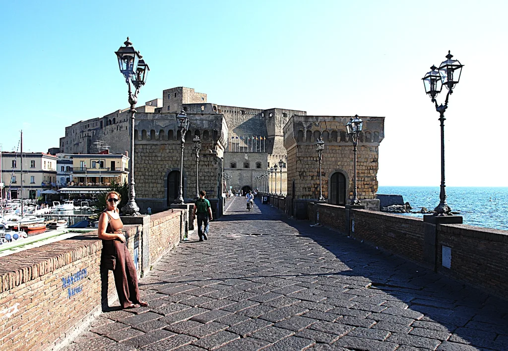 19 castillo del Huevo-Nápoles-Italia