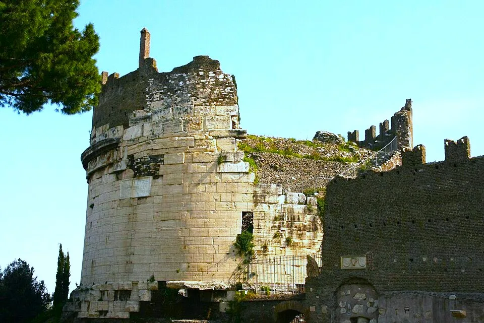 22 Mausoleo Cecilia Metela-Vía Apia.Roma-Italia