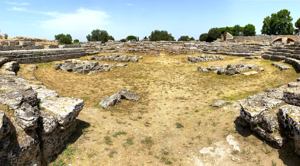 10 Anfiteatro-Paestum-Italia