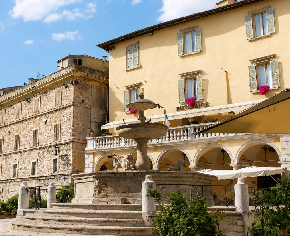 17 Plaza de Comune-Asís-Italia (2)