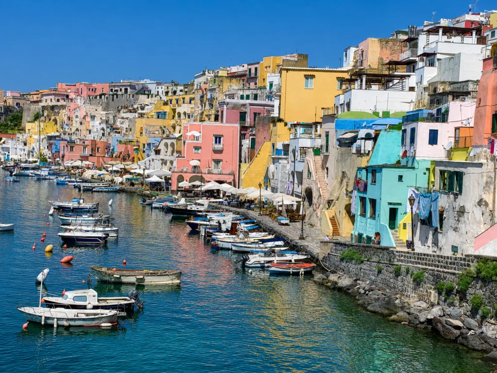 3 Marina de Corricella-Prócida-Italia