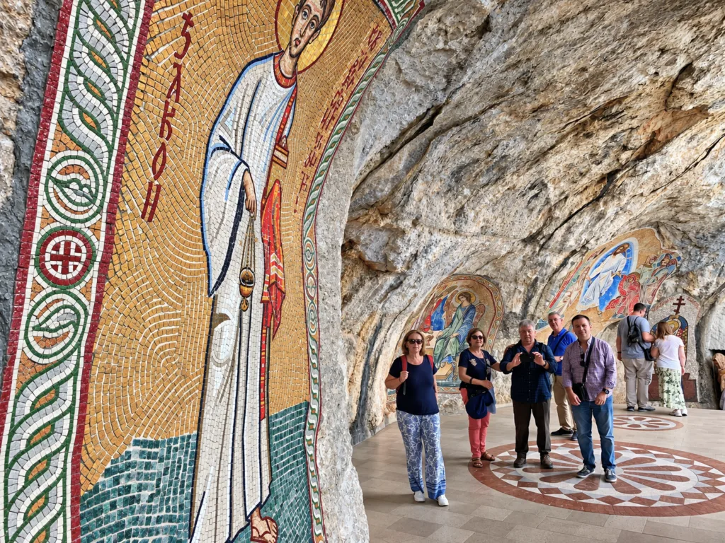 10 Monasterio de Ostrog-Montenegro