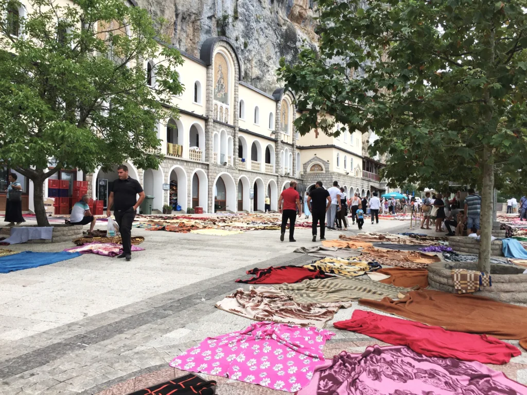 12 Monasterio-Ostrog-Montenmegro